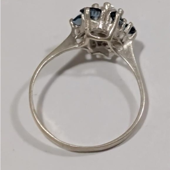 Elegant Silver 925 and Blue Gemstone Ring - Picture 3 of 7